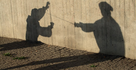 Mike the Poet sätter upp Shakespeares Romeo och Julia som promenadteater i Gamla stans gränder